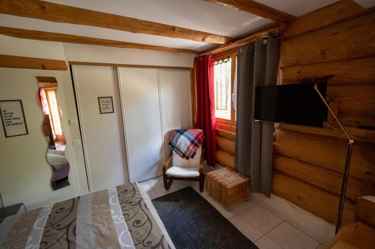 Le Gite De Briey Chalais Exteriör bild